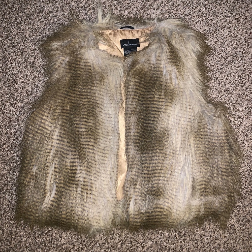 Moda International vest